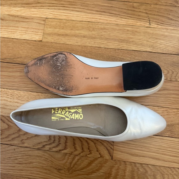 Ferragamo Women White Pumps size 9.5 - Picture 3 of 12
